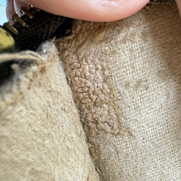 Louis Vuitton Bucket PM Pouch Crossbody - Picture 9 of 15